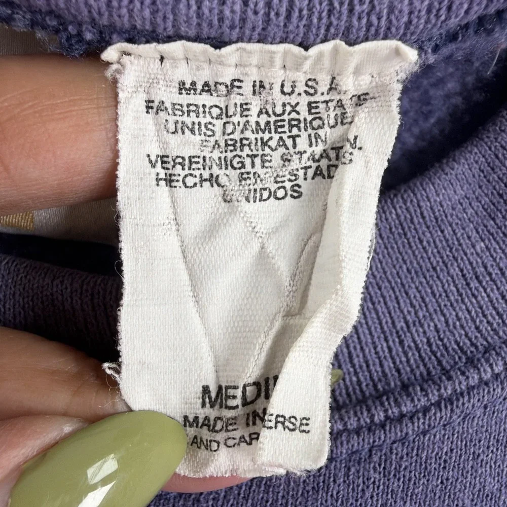 Vintage Walt Disney World Sweatshirt Medium Purple Embroidered Mickey USA - Picture 3 of 11